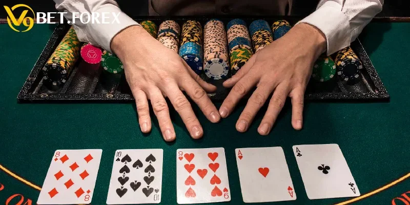 Quan sát phản ứng của đối thủ là một mẹo chơi poker V9BET hay